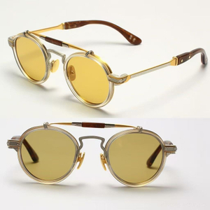 مجموعة التيتانيوم: قوة ضوء الريشة